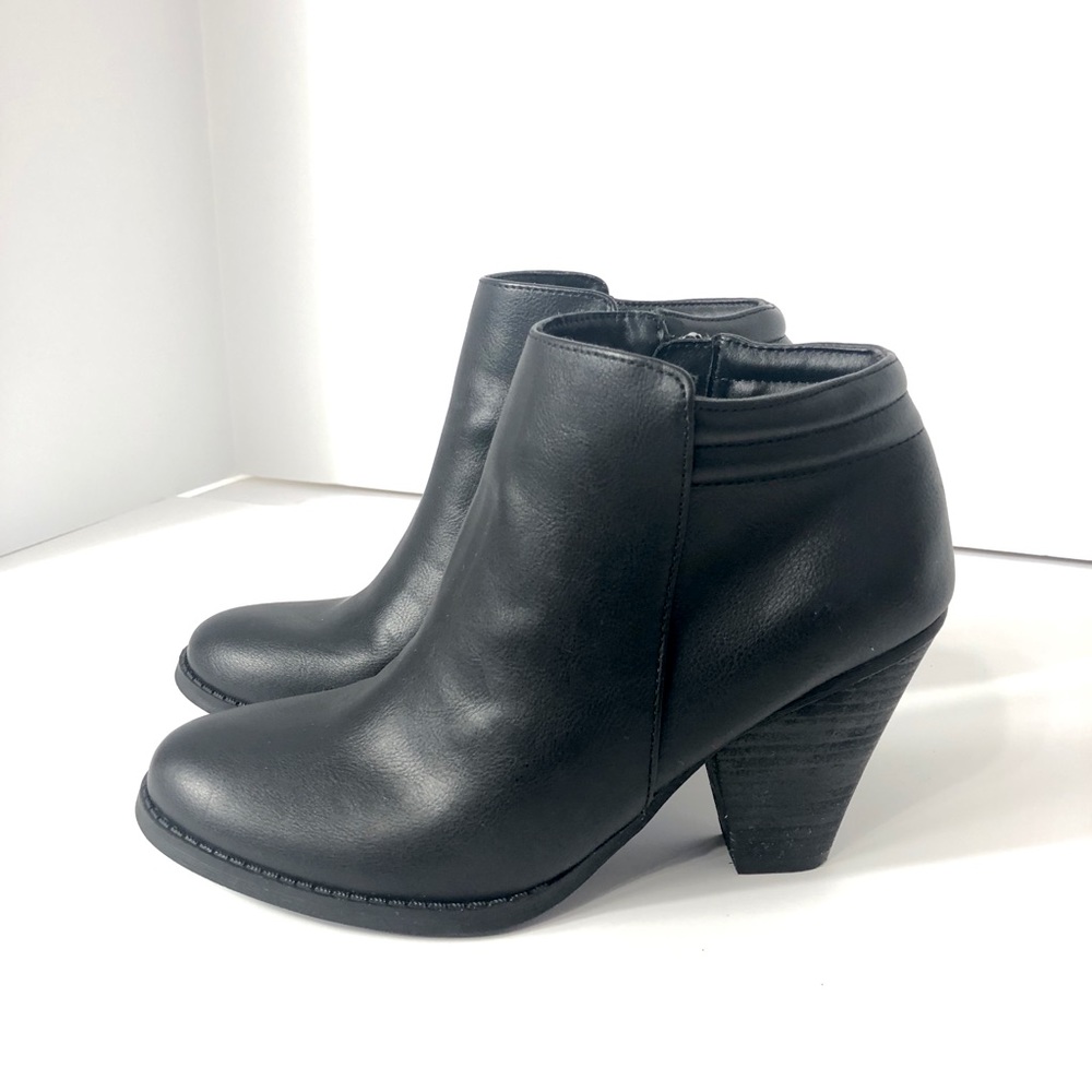 MIA Leather Comfort Heel Ankle Zip Black Boot. 7.5